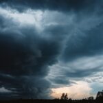 Deszcz nie zatrzyma spotkania – Słoneckie opowieści w sali wiejskiej!